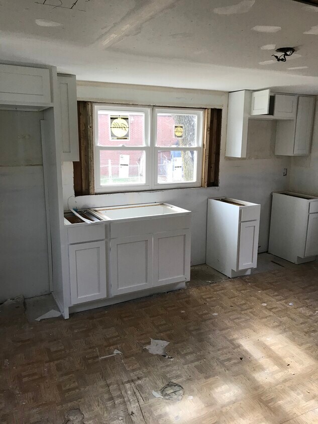 Building Photo - 200 W Pine St