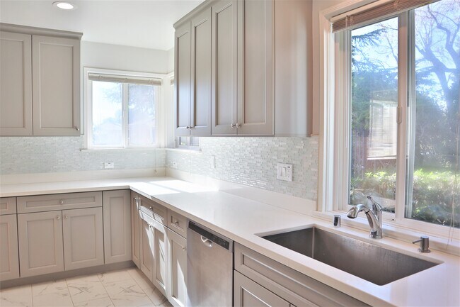 Foto del edificio - 169 W Le Roy Ave