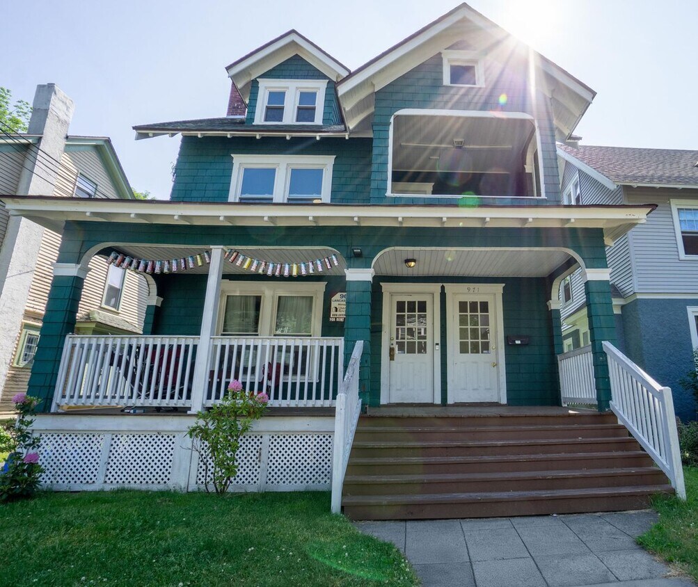 Foto principal - 969 Lancaster Ave
