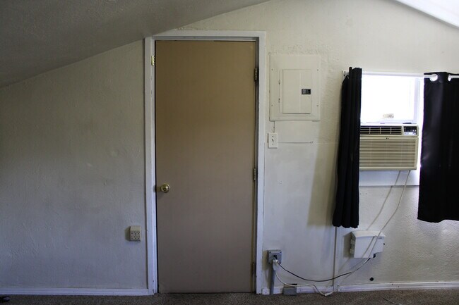 Foto del edificio - 1320 1/2 Springwater Ave