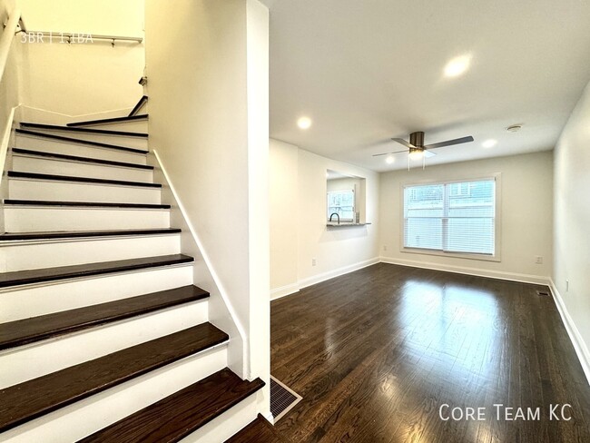 Foto del edificio - 3 Bedroom 1.5 Bath Split Level Townhome in...