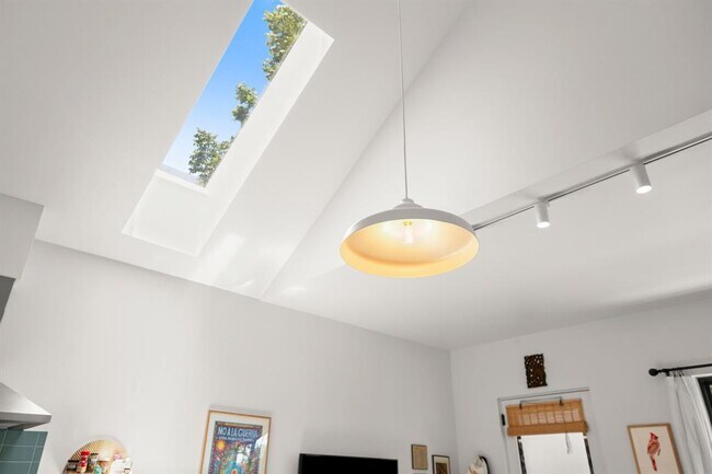 Foto del edificio - 5311 Grover Ave