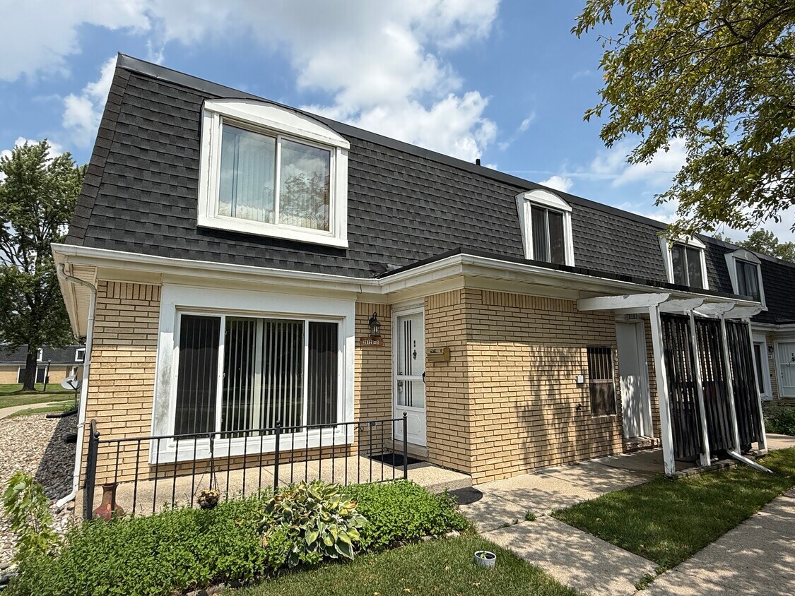 Foto principal - 29720 City Center Dr