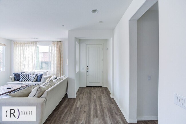 Foto del edificio - Come Experience Life at Linden Walk!