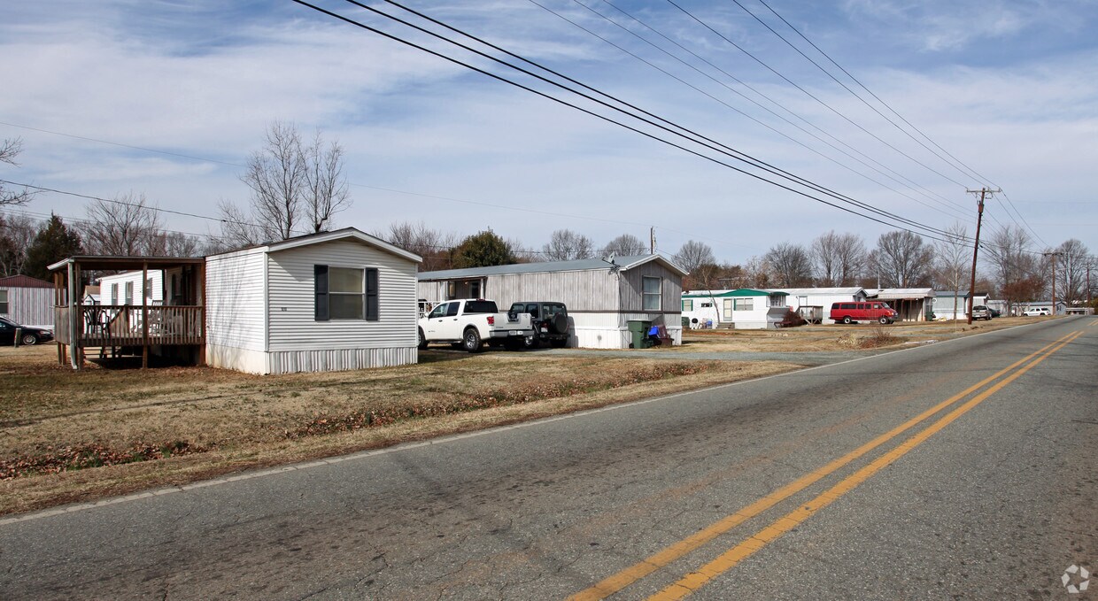 209 River St, Graham, NC 27253 Apartments in Graham, NC