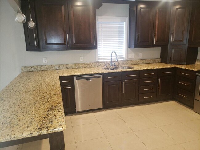 Foto del edificio - 8105 Canoe Ridge Ln