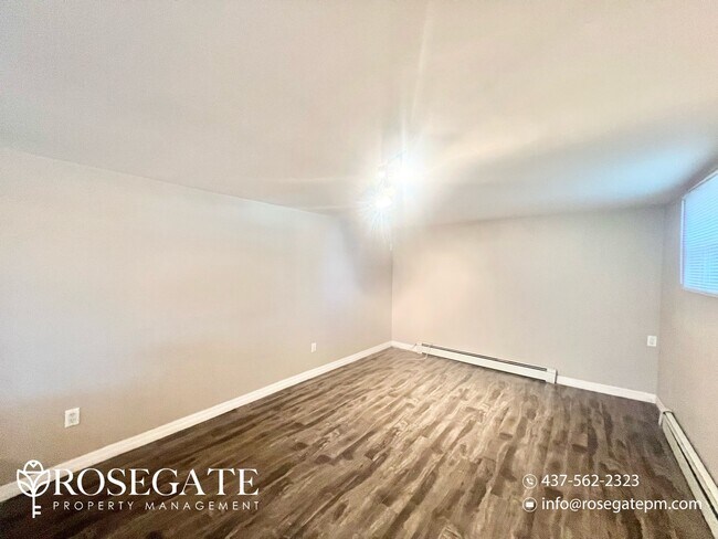 Building Photo - Renovated 2-Bedroom Unit | 900 Sq Ft | Qui...