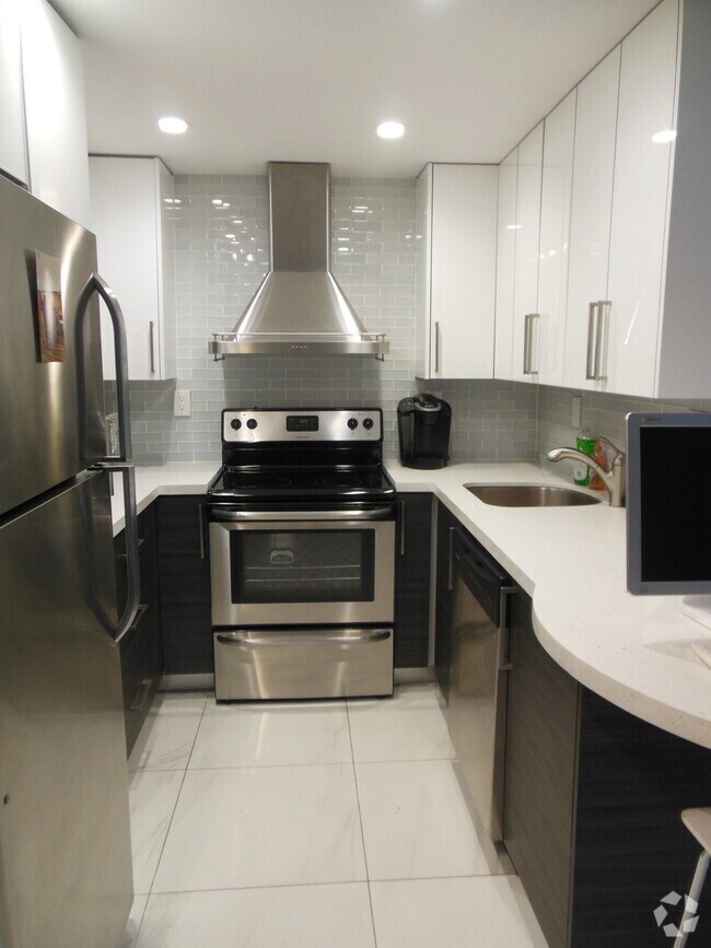 Building Photo - 744 Executive Center Dr