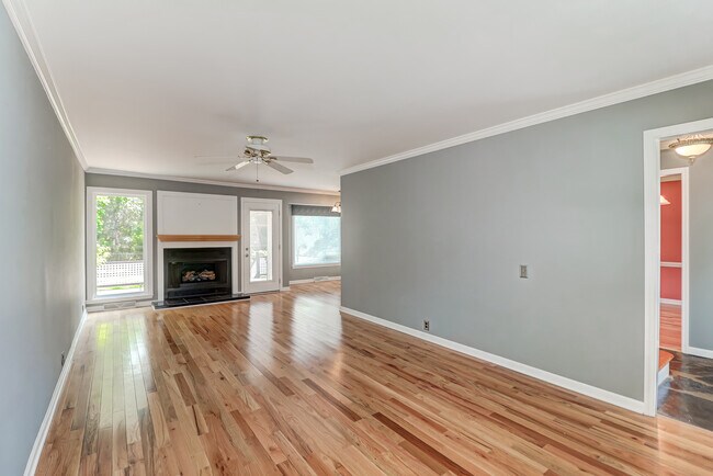Building Photo - 1477 Theresa Dr