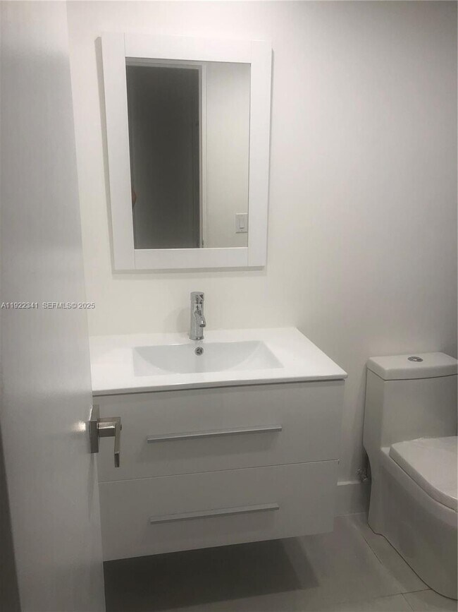 Foto del edificio - 10185 Collins Ave