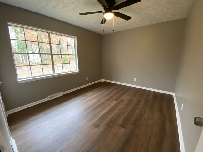 Foto del edificio - 4 bedroom, 1-1/2 bathroom House in West Rome!