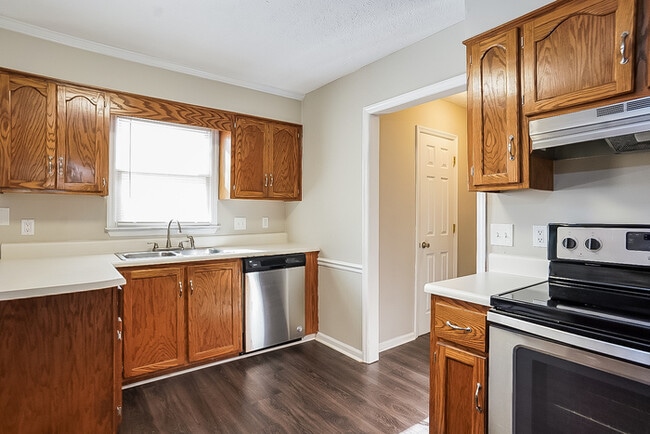 Foto del edificio - Spacious Two-Story Home in Aiken, SC