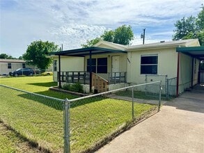 Building Photo - 5418 Lake View Dr