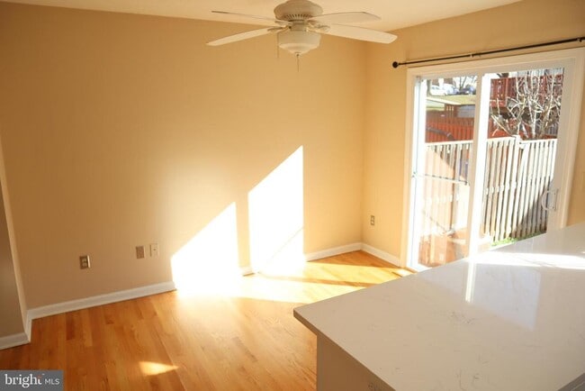 Building Photo - 9067 Pickwick Village Terrace