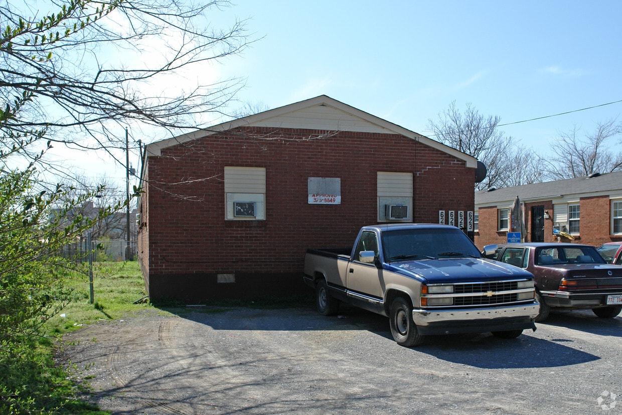 Building Photo - 623-629 21st Ave N