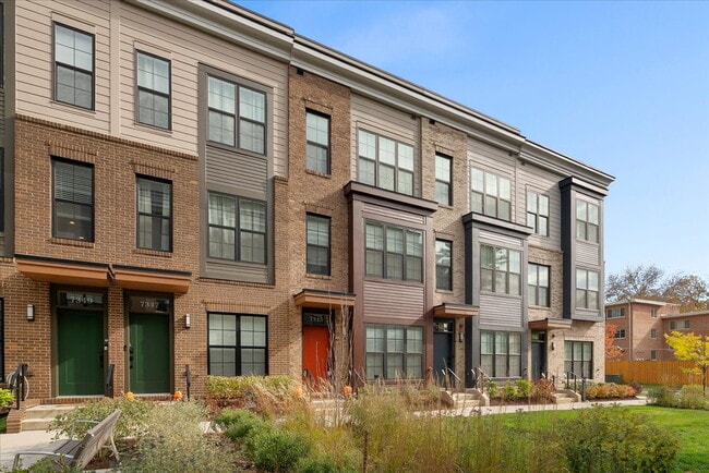 Foto del edificio - Modern 2024 Townhome with Rooftop Terrace.