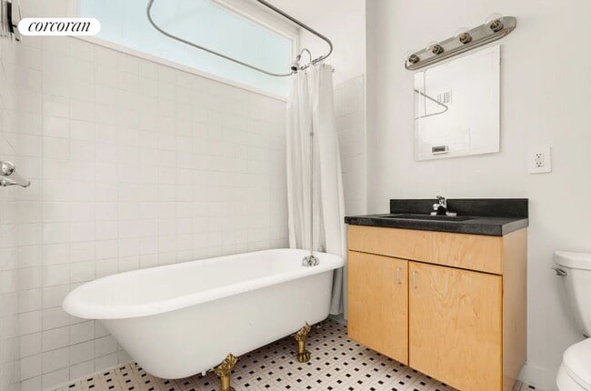 Building Photo - 156 W 130th St
