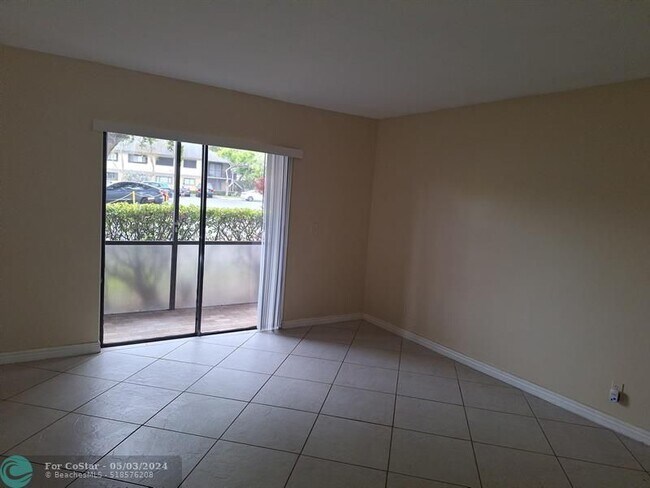 Building Photo - 677 Trace Cir