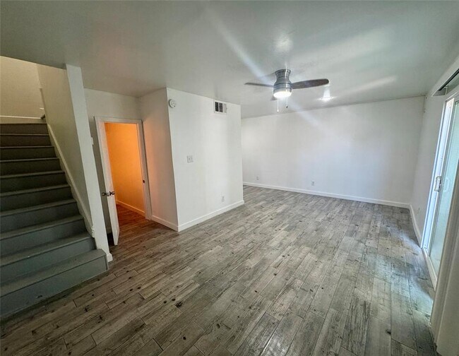Foto del edificio - 1841 Wooten Park Dr