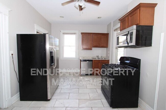 Building Photo - 2539 Melrose Ave