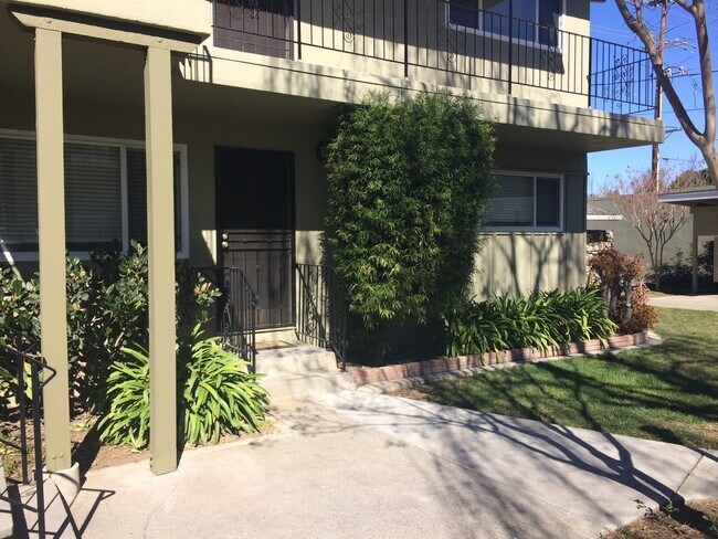 Foto del edificio - Corner lot!!