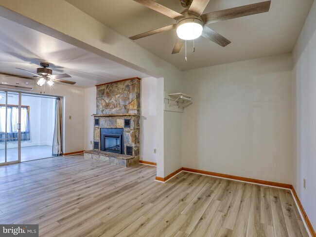 Foto del edificio - 214 Bridle Path Rd