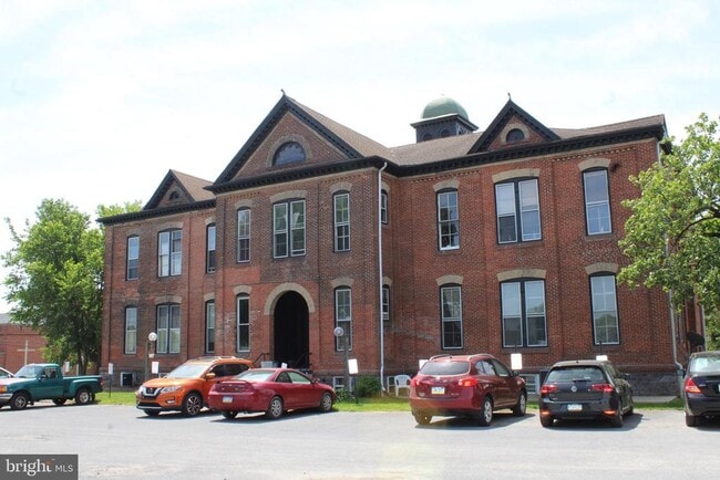 Building Photo - 745 Manor St