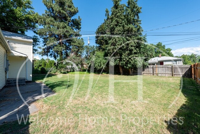 Building Photo - Remodeled Single-Family Home Close to Whit...