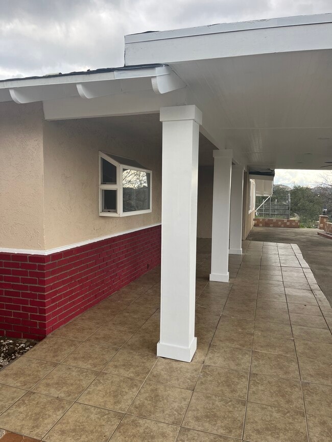 Foto del edificio - 19260 Santa Rosa Mine Rd