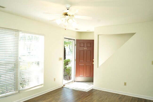 Foto del edificio - 111 Darien Terrace