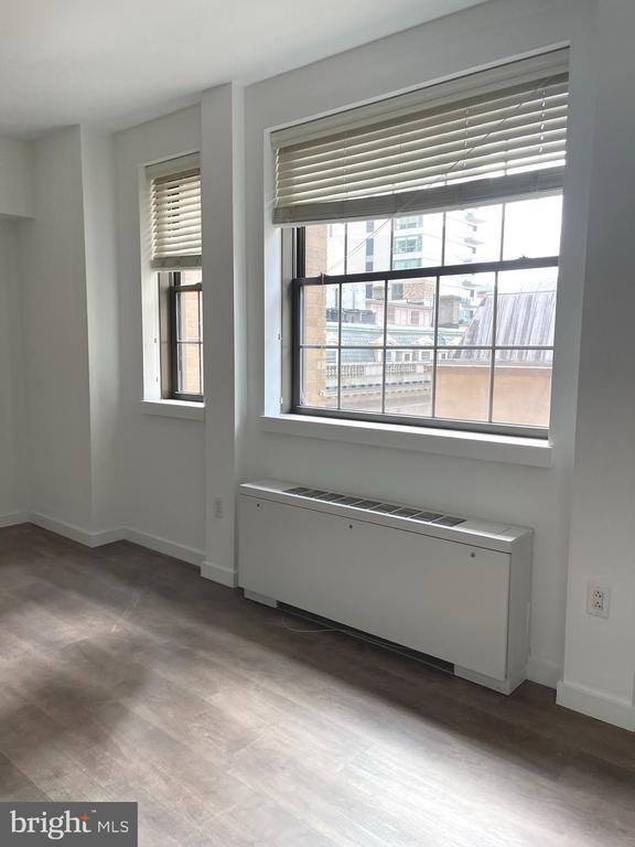 Building Photo - 219 S 18th St