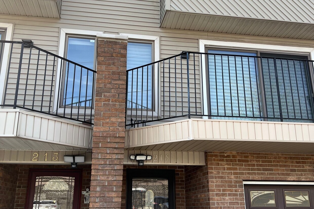 Photo - 215 12th St (Palisades Park, NJ)