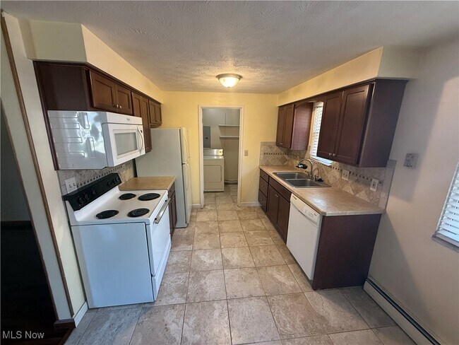 Foto del edificio - 122 Rosemont Ave