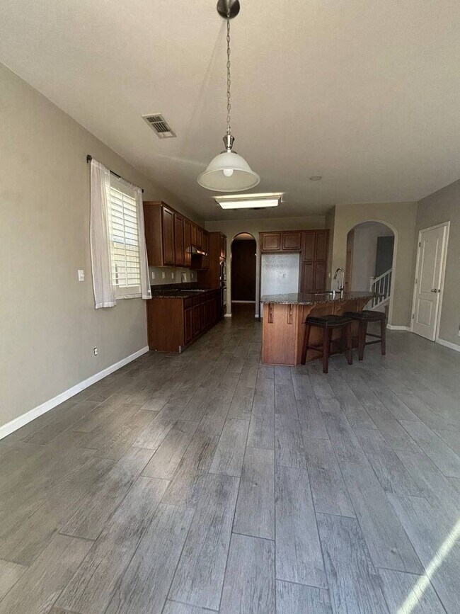 Foto del edificio - Beautiful 4 Bedroom Home Near Island Water...