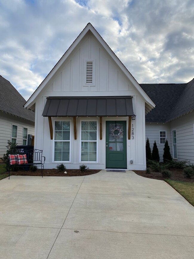 Building Photo - 1283 Burrow Cir