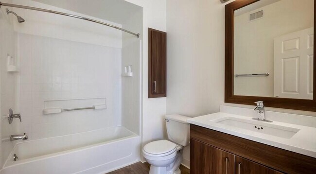 Foto del edificio - 1257 Lakeside Dr