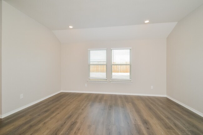 Foto del edificio - 904 Silver Maple Ln