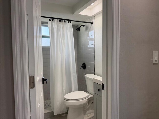 Foto del edificio - 7220 Fox Hollow Dr