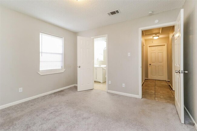 Foto del edificio - 26731 Cypress Rd