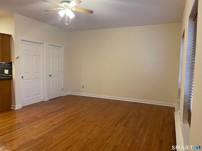 Foto del edificio - 80 Grassy Plain St