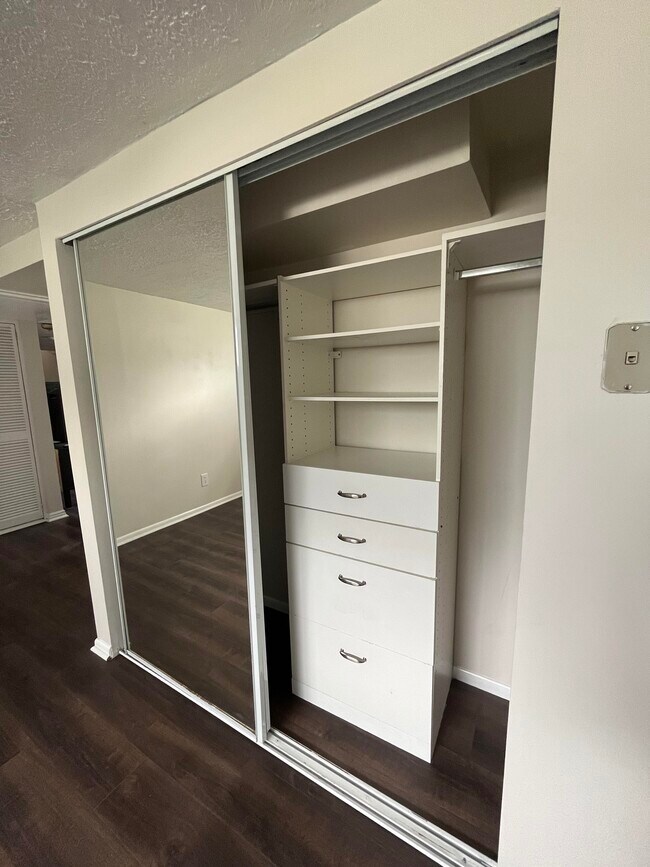 Building Photo - 4493 S Larch Way