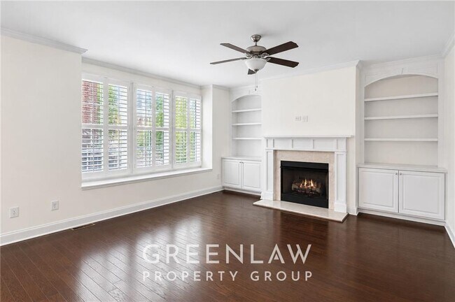 Foto del edificio - 7403 Lowery Oak Dr