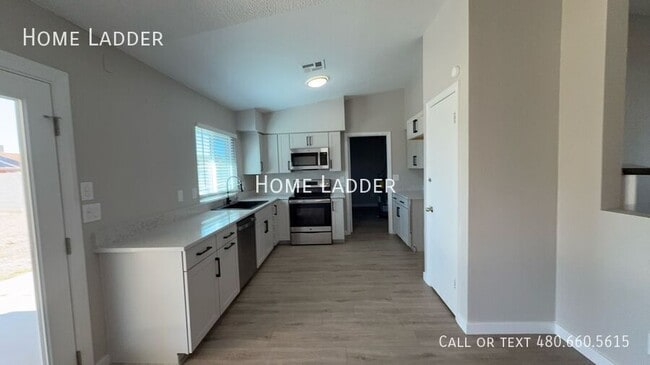 Building Photo - 3633 W Tonto Ln