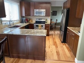 Building Photo - 2719 Whitworth Dr