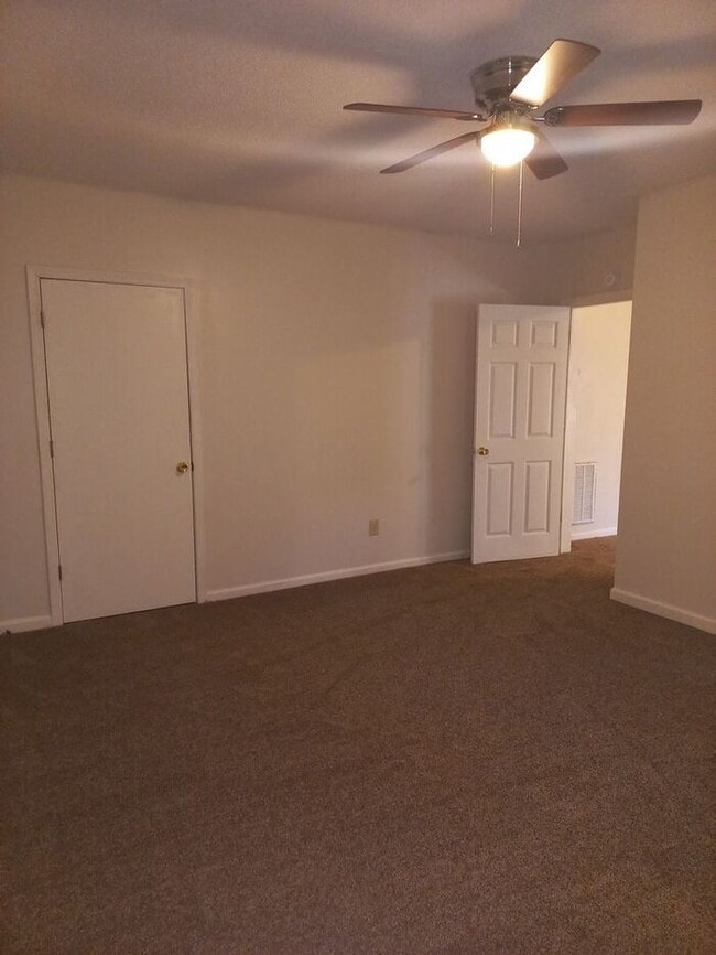 Building Photo - Ready and waiting for you! Available NOW!