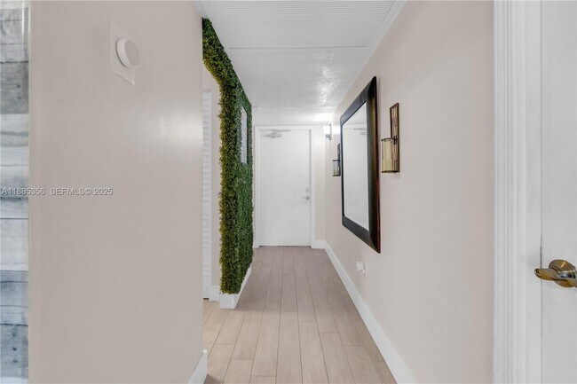 Foto del edificio - 9410 Poinciana Pl