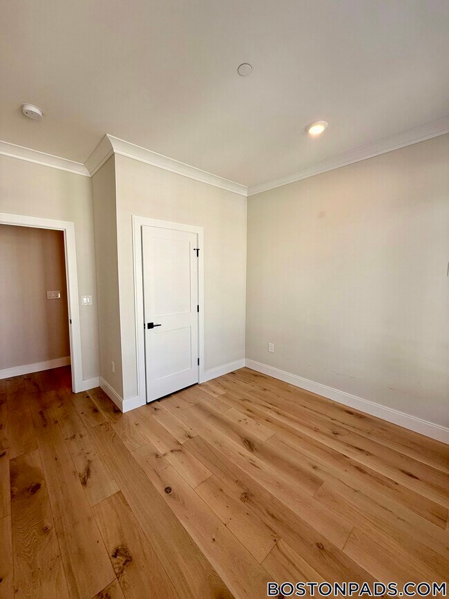 Foto del edificio - 157 Everett St