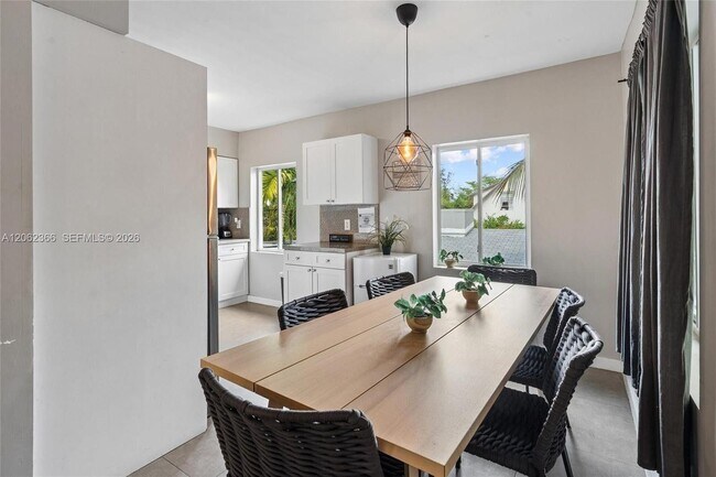 Foto del edificio - 437 NE 69th St