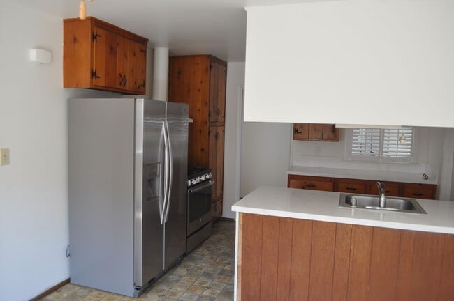 Building Photo - Very affordable Detached Single Family Hom...