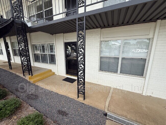 Foto del edificio - 4009 Old Shell Rd